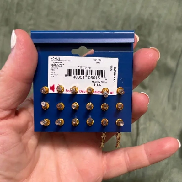 9 Patriotic Earrings Set NWT - Picture 6 of 6